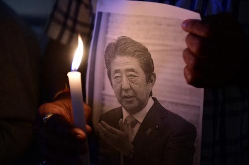 Vigilia en memoria de Shinzo Abe, exprimer ministro de Japón de 2012 a 2020. (Foto: AFP)