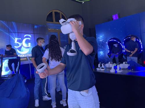 Tecnología 5G, redes móviles, conectividad, Tigo, Centro de Experiencia Cayalá, Guatemala, Soy502