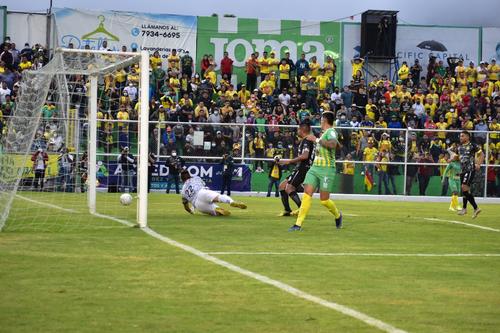 El partido en el primer tiempo terminó empatado a cero goles. (Foto: Fredy Hernández/Soy502) 