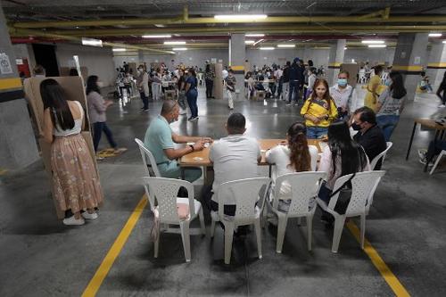 Los centros de votación se encuentran concurridos. (Foto: AFP)