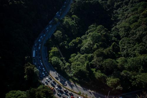 Largas filas de vehículos se formaron en la ruta Interamericana durante la semana recién pasada, por el incidente ocurrido el domingo 19 de junio. (Foto: Carlos Alonzo/Soy502)