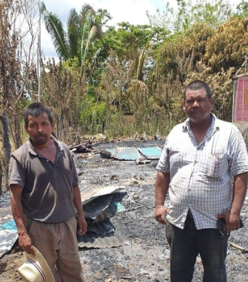 El pastor Bryan Casanga perdió todas sus pertenencias tras el incendio intencional de la iglesia y vivienda(Foto: Nuestro Diario)