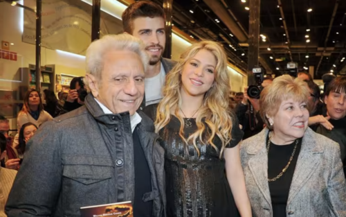 Piqué junto a Shakira y sus padres. (Foto: Getty Images)