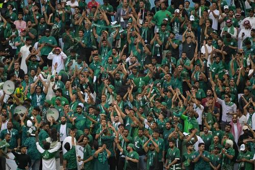 Los aficionados celebraron por todo lo alto el triunfo sobre una de las favoritas del certamen. (Foto: AFP)