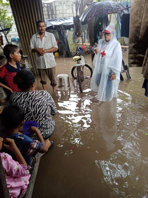 Inundaciones en la Colonia El Triunfo de la Comunidad Bolivia de Mazatenango. (Foto: Cruz Roja Guatemalteca)