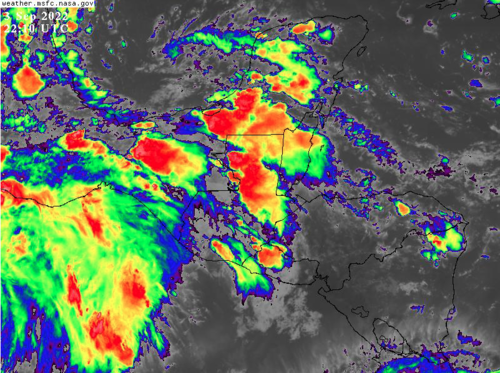 La imagen satelital muestra fuertes concentraciones de humedad sobre Guatemala. (Foto: Nasa)