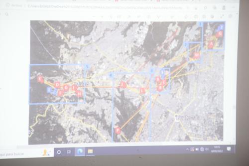El mapa muestra la activación del celular del acusado en rojo y de la víctima en amarillo. Los cuadros azules son las antenas que registraron la actividad. (Foto: Wilder López /Soy502)