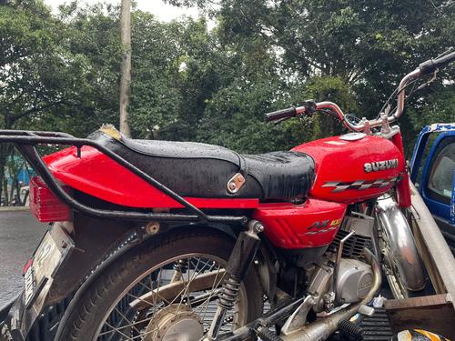 El supuesto asaltante se conducía en una motocicleta con placa alterada. (Foto: PNC)