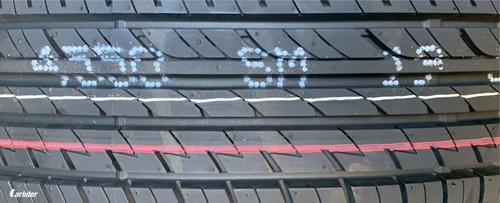 Marcas de color en neumático. (Foto: Carlider)