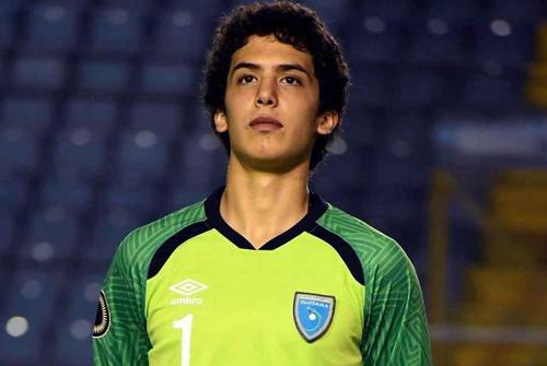 Diego Bolaños con la selección sub-17 de Guatemala.