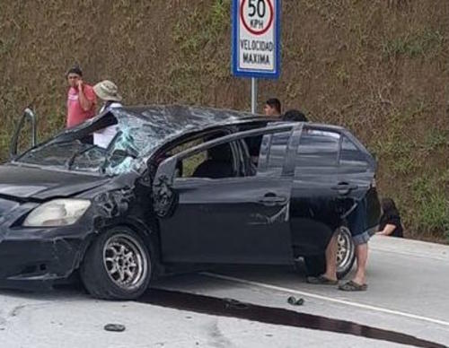 Una persona habría resultado herida cuando durante un accidente de tránsito en la carretera VAS. (Foto: redes sociales)