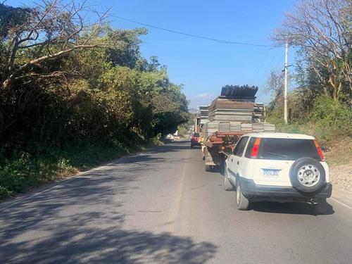 Tras el fuerte accidente de tránsito en Jutiapa se registran largas filas de vehículos. (Foto: Achuapa Noticias)