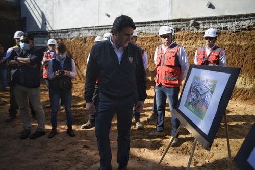 El alcalde Ricardo Quiñónez explicó que la obra se entregará tentativamente el 15 de marzo. (Foto: Wilder López/Soy502)