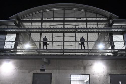 La prisión se encuentra custodiada permanentemente. (Foto: AFP)