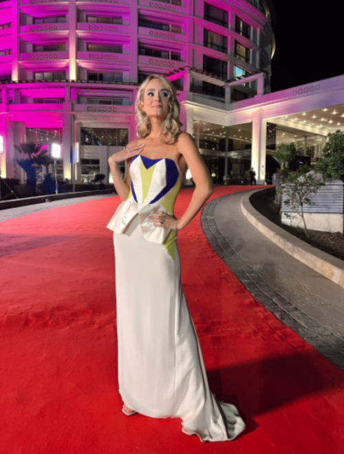 Stephanie Zelaya en la Alfombra Roja del Festival de Viña del Mar