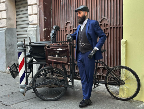 Pepe Barbero ofrecerá cortes de cabello gratis en su bicicleta. (Foto: Instagram/Pepe Barbero)