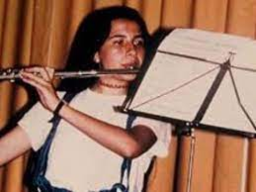 Emanuela Orlandi tocando flauta