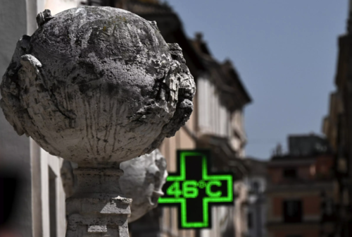 Un termómetro indica una temperatura de 46 °C en Roma. (Foto: AFP)