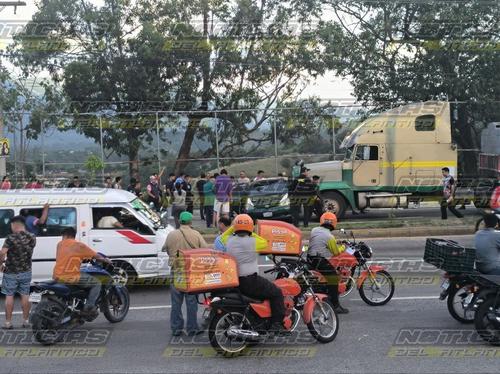 El trailer colisionó a varios carros. (Foto: Noticias del Atlántico)