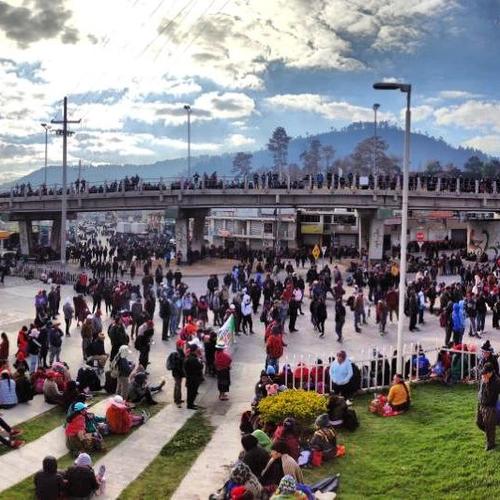 Los inconformes también realizan una protesta en Cuatro Caminos. (Foto: Prensa Comunitaria)