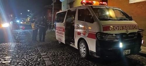 El turista estadounidense que se desplomó cuando caminaba por una calle de Antigua Guatemala. (Foto: Noticiero StarNews)