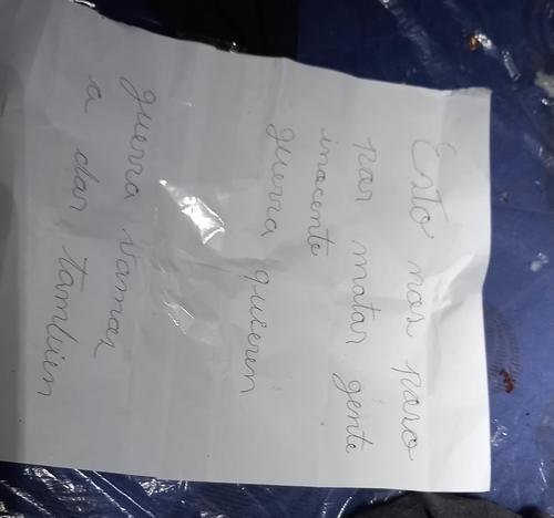 Esta nota fue dejada en el ataque armado. (Foto: Bomberos Municipales de Mixco)