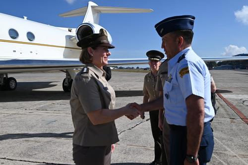 El ejército de Guatemala le dio la bienvenida a la General Laura Richardson de los Estados Unidos. 
