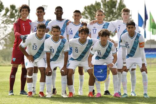 La selección Sub-18 de Guatemala en Turquía. (Foto: Fedefut)