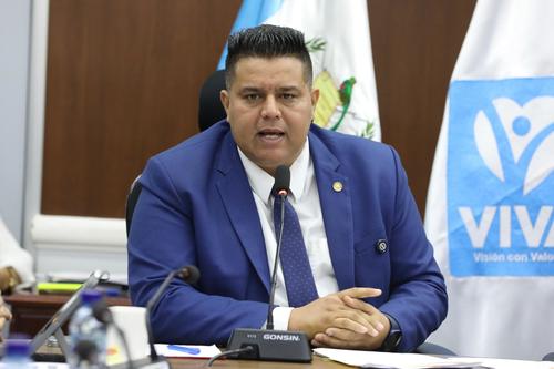 El diputado Edín de Jesús informó sobre la expulsión de dos de sus compañeros de bloque. (Foto: Congreso)