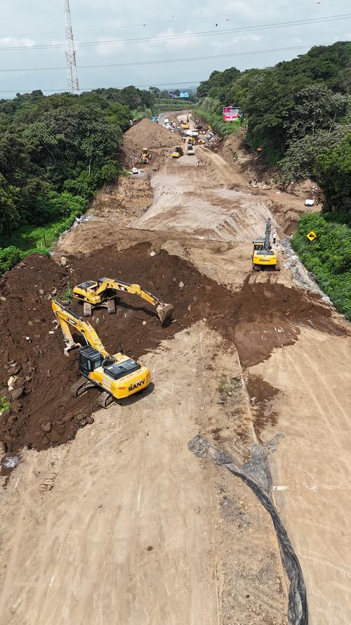 Labores de relleno en el área del km 44 de la ruta Palín - Escuintla, hoy a eso de las 10:10. (Foto: Wilder López/Soy502)