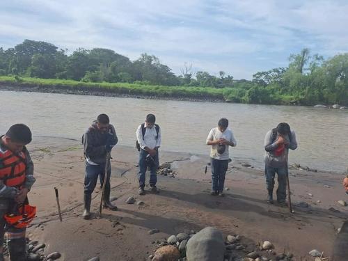 arrastrados_fallecidos_hermanos_rio_pescar_guatemala