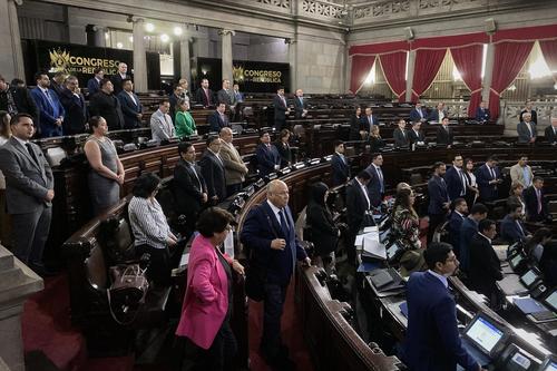 Aproximadamente ocho horas duró la sesión plenaria del Congreso, en la cual se aprobó el aumento presupuestario. (Foto: Semilla)