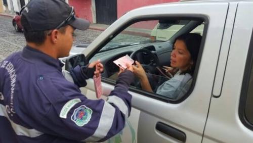 Marbete, vehículo, policía, 2024, Antigua Guatemala, compra