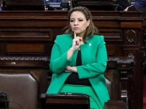 La diputada Sandra Jovel externó su molestia por la interrupción del juicio político contra el ministro. (Foto: Congreso)