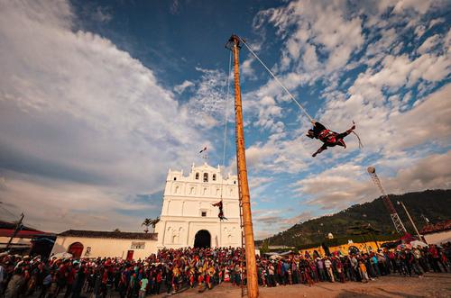 En el Congreso se discutieron los procedimientos necesarios para que la danza del Palo Volador sea reconocida como patrimonio cultural. (Foto: Inguat)