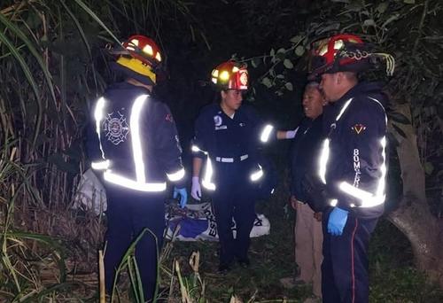 Familiares de la pequeña reconocieron el cuerpo. (Foto: Bomberos Municipales Departamentales)