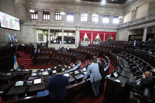 Con la mayoría de curules vacías, se celebró la última sesión de los diputados este año. (Foto: Congreso)