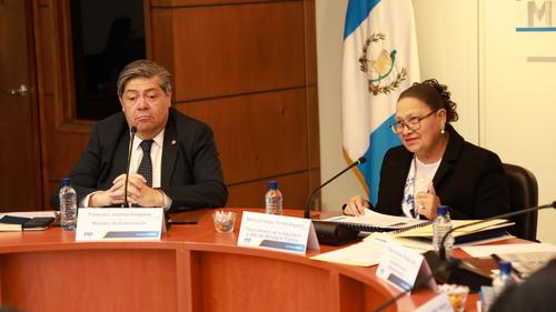 La fiscal general, Consuelo Porras, junto al ministro de Gobernación, Francisco Jiménez. (Foto: MP)