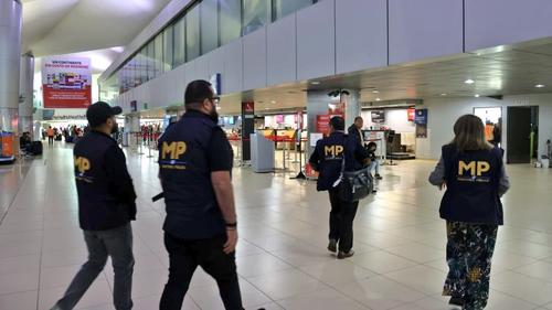 El pasado 1 de febrero, un equipo del MP hizo una inspección en el aeropuerto La Aurora. (Foto: MP)