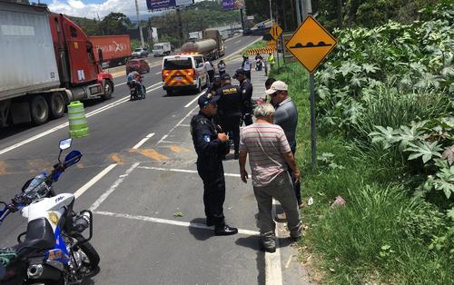 El conductor de motocicleta fue atacado a balazos y murió en la bajada de Villalobos. (Foto: Bomberos Voluntarios)