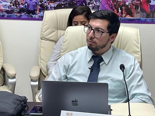 El viceministro Max García acudió a una reunión en el Congreso, en la cual habló sobre la situación en la autopista. (Foto: Congreso)