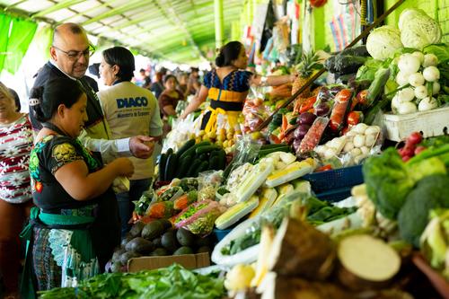 Según el Ministerio de Economía, se mantendrán las verificaciones en mercados, supermercados, tiendas y abarroterías. (Foto: Diaco)