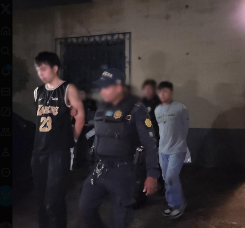 Los detenidos fueron identificados como Brian, alias "el sancudo", y Felipe, alias "la llorona" (Foto: Bomberos Voluntarios)