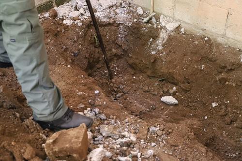 Esta fue una de las excavaciones que realizó el MP en una de las viviendas allanadas. (Foto: MP)