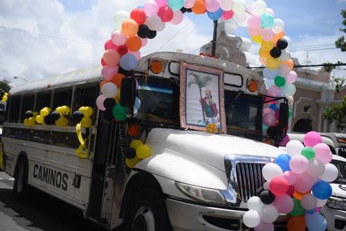 Así fue como decoraron un autobús que participó en una caravana. (Foto: Wilder López/Soy502)