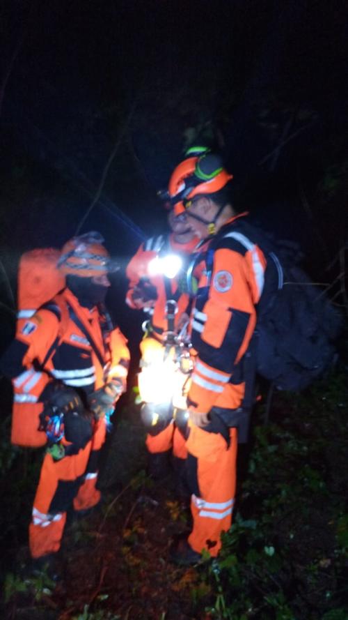 Los Bomberos Voluntarios informaron que se encuentran en búsqueda de los tripulantes del helicóptero. (Foto: Bomberos Voluntarios)