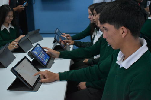 Fundación Azteca, Plantel Azteca, Claro, tecnología, Internet, conectividad, educación, Guatemala, Soy502