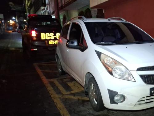 El automóvil fue robado en Villa Nueva y los hombres fueron detenidos en Sumpango, Sacatepéquez. (Foto: PNC)
