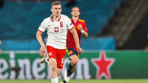 El polaco Kacper Kozlowski contra España en la Eurocopa de 2021. (Foto: UEFA)