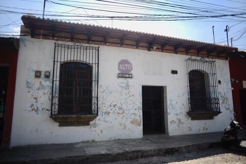 Así luce la fachada de Central Hostel, donde puedes dormir en cápsulas. (Foto: Wilder López/Soy502)